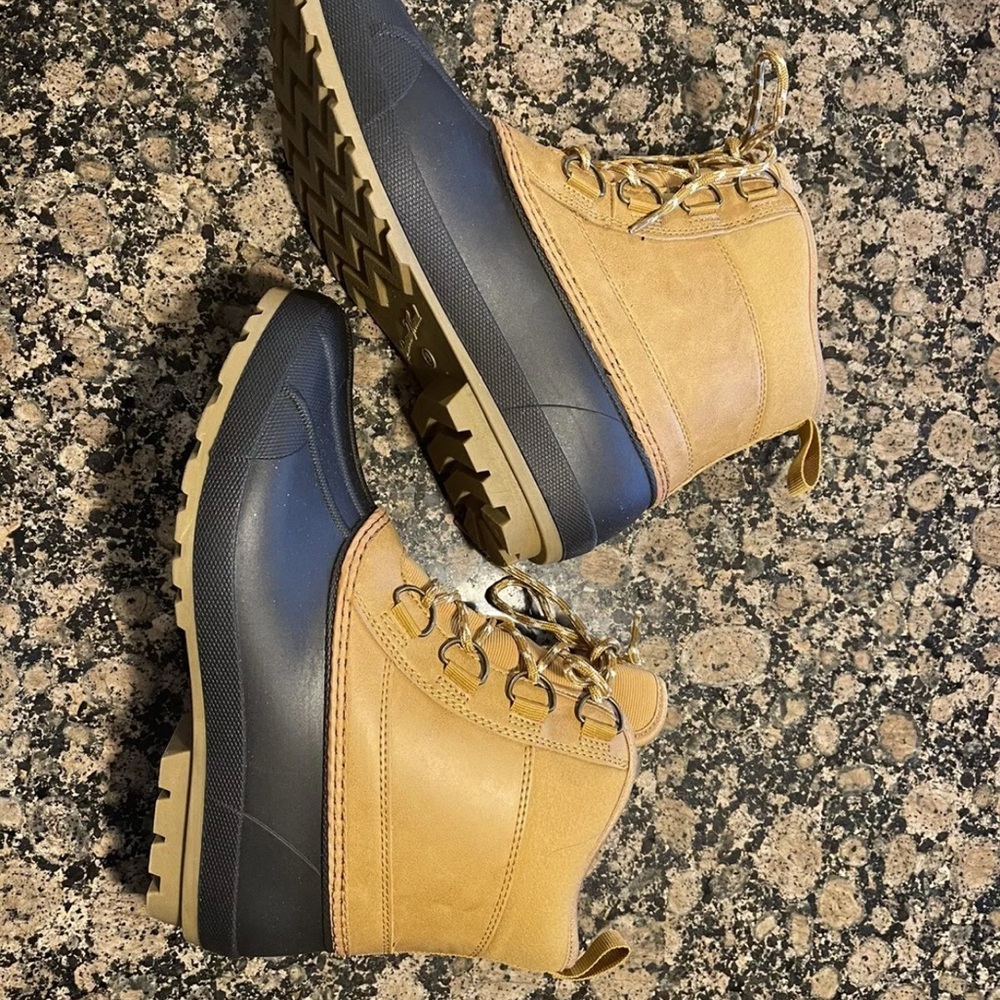 Universal Thread Waterproof Duck Boots Size 9